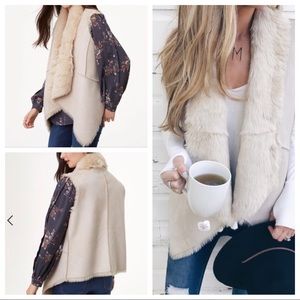 NWOT LOFT Reversible Faux Fur Vest 😍
